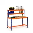 Werktafel met bovenvakken en voetensteun blauw en oranje met planken in spaanplaat en lading